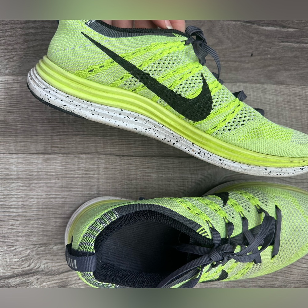 WOMENS 8 NIKE FLYKNIT ONE NEON GREEN